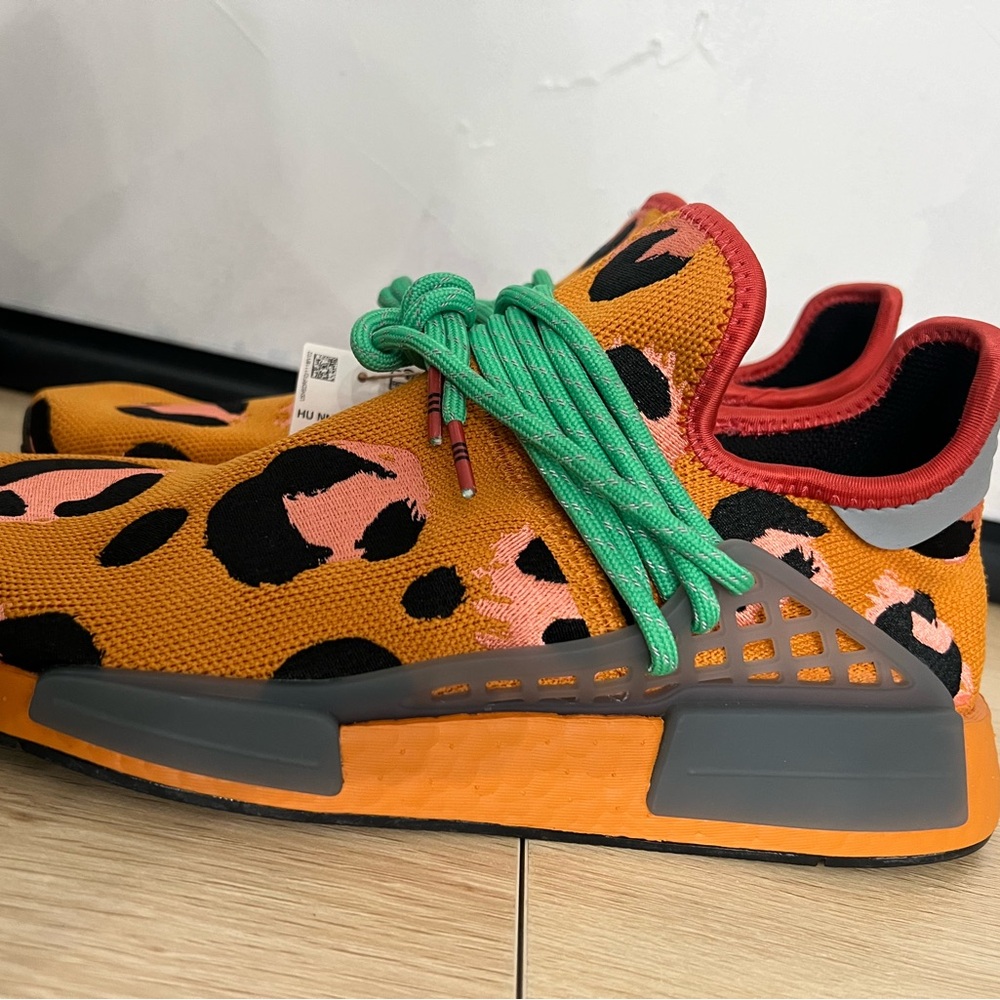 PHARRELL AND ADIDAS ORIGINALS - Picture 3 of 5